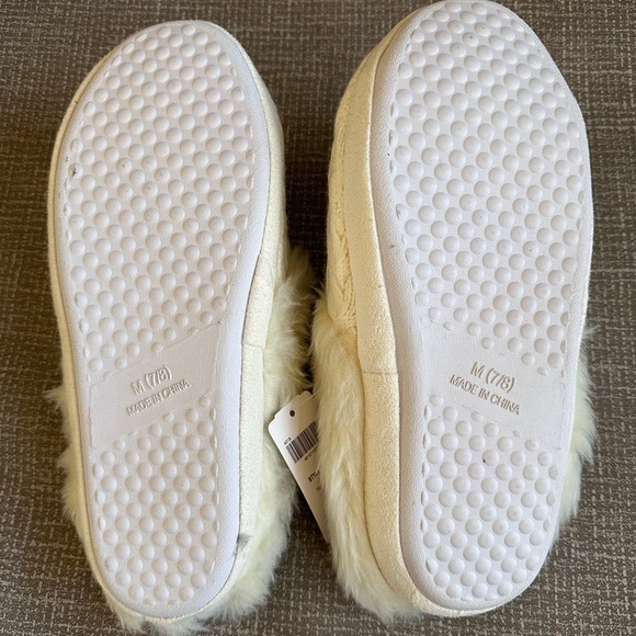 Soma Cream Sliopers faux fur knitted size 7/8 medium - Picture 4 of 6